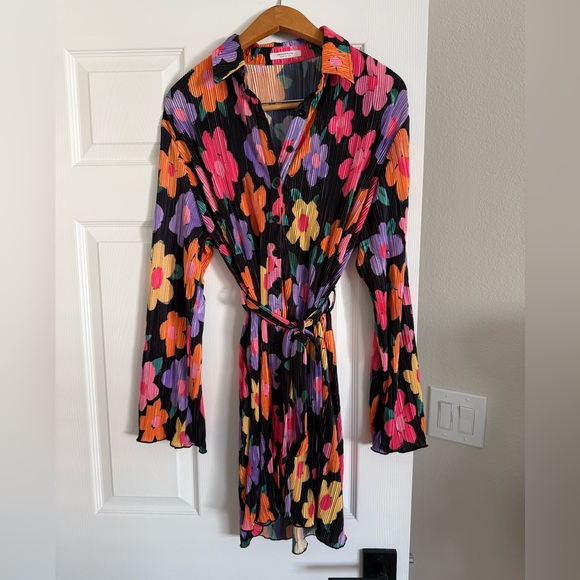 Peppermayo Soho Chic Shirt Dress in Noir Bloom Long Sleeve Collared Crinkle 8 - Picture 2 of 4